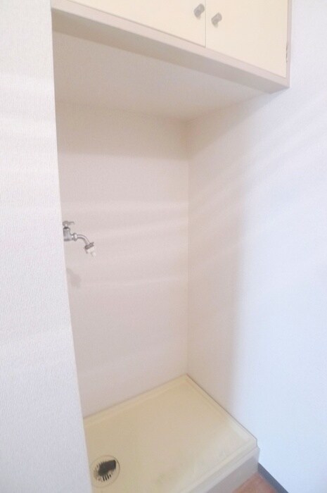 物件内観写真8　(洗濯機置場)