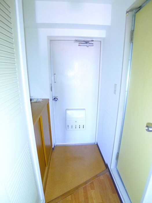 物件内観写真11　(玄関)