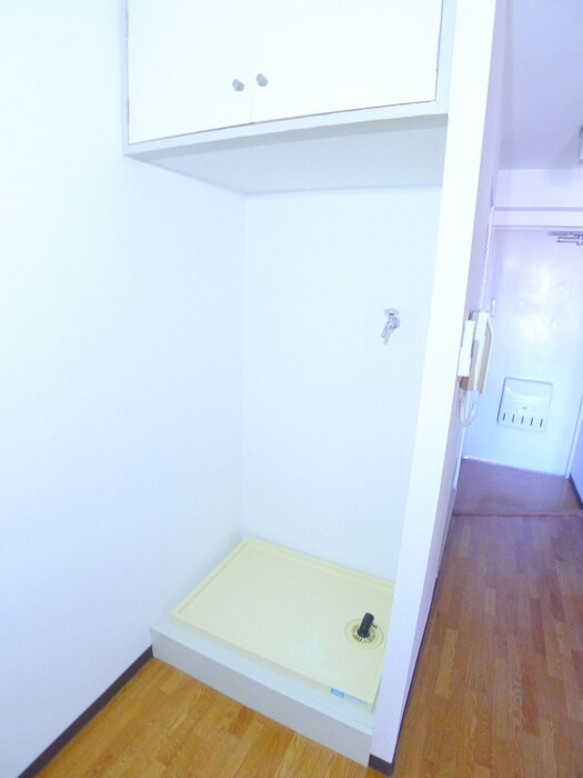 物件内観写真13　(洗濯機置場)