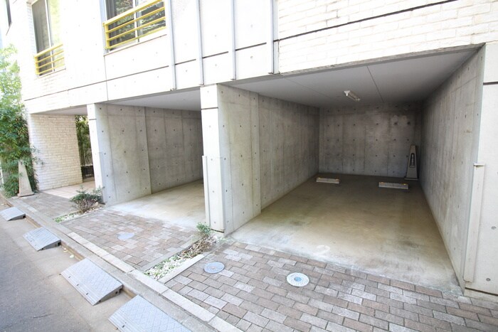 物件外観写真6　(駐車場)