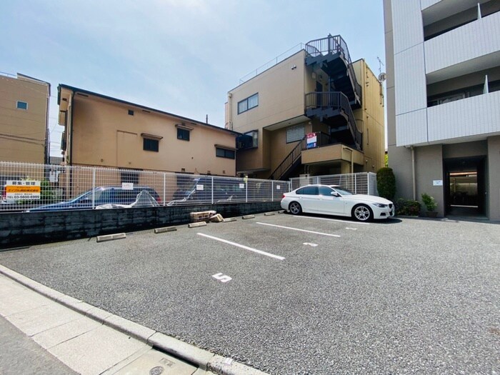 物件外観写真6　(駐車場)