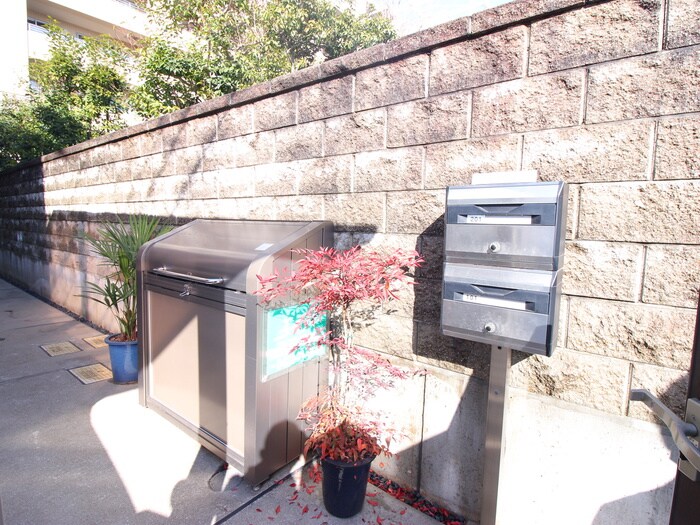 物件外観写真4　(エントランス部分)