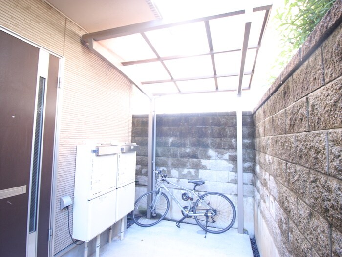 物件外観写真5　(駐輪場)