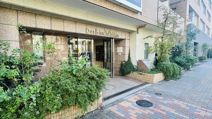 物件外観写真2　(エントランス部分)