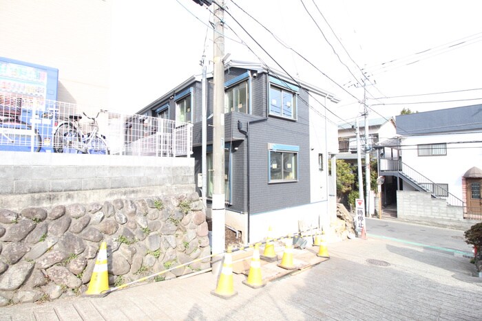 物件外観写真5　(エントランス部分)