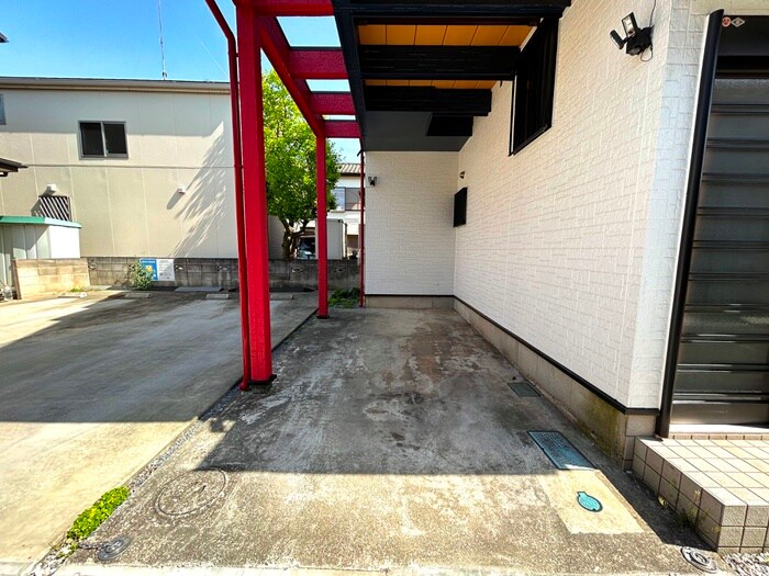 物件外観写真3　(駐車場)