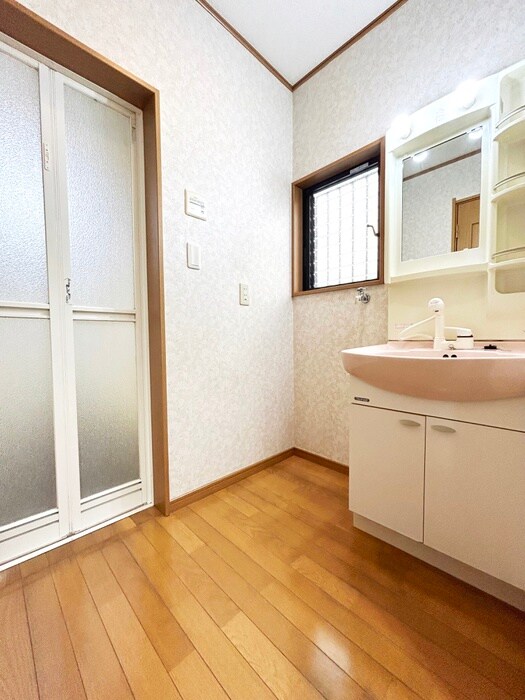 物件内観写真16　(洗濯機置場)