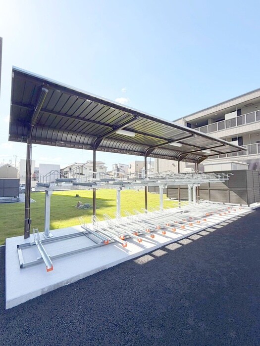 物件外観写真5　(駐輪場)