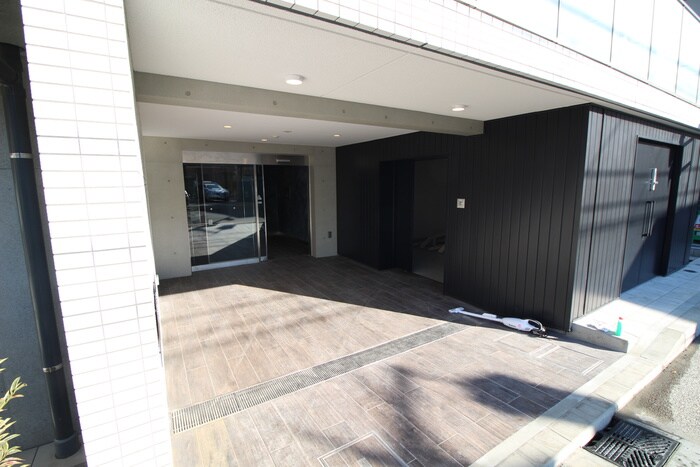 物件外観写真5　(エントランス部分)