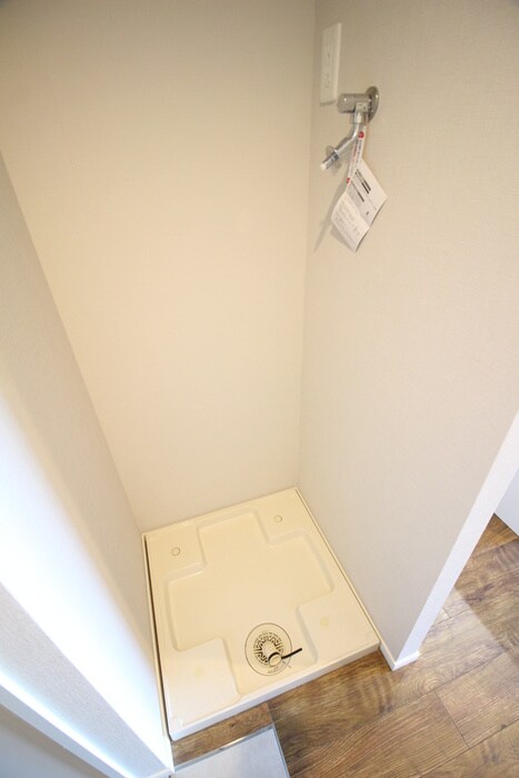 物件内観写真16　(洗濯機置場)