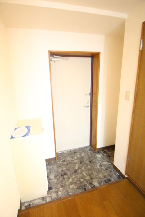 物件内観写真7　(玄関)