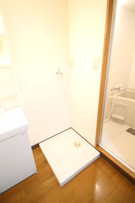 物件内観写真9　(洗濯機置場)