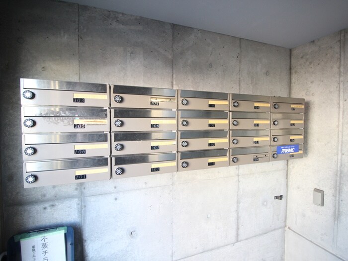 物件外観写真5　(エントランス部分)