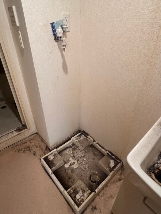 物件内観写真8　(洗濯機置場)