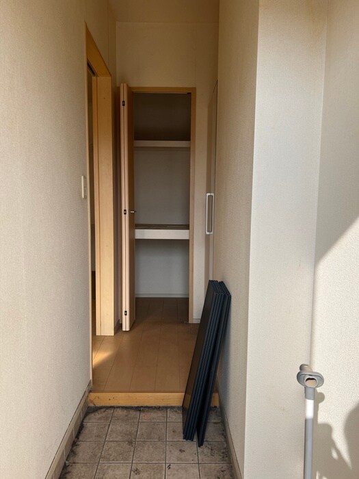 物件内観写真10　(玄関)