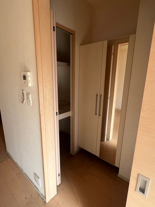 物件内観写真11　(廊下)