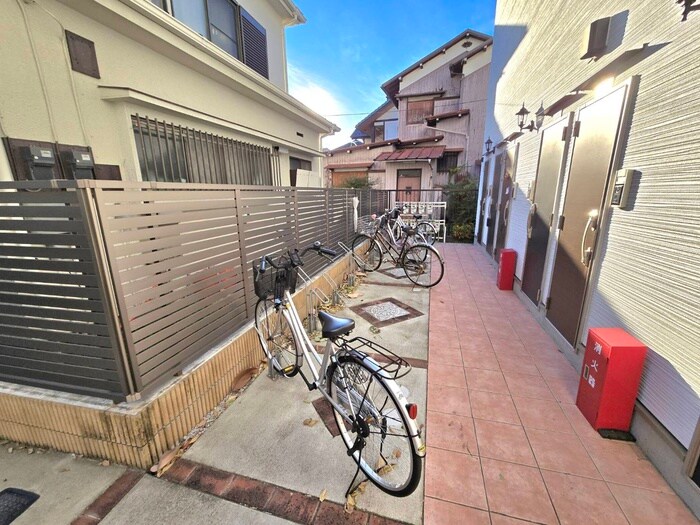 物件外観写真3　(駐輪場)