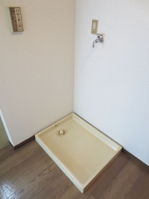 物件内観写真11　(洗濯機置場)