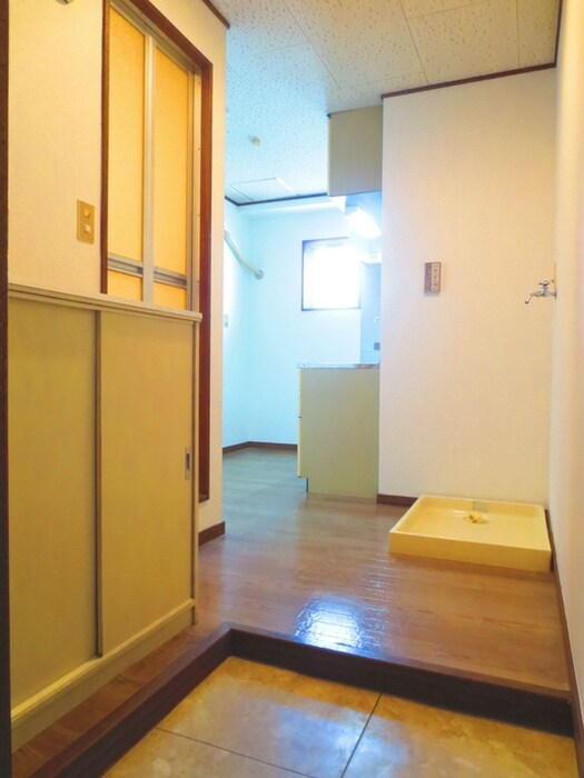 物件内観写真12　(玄関)