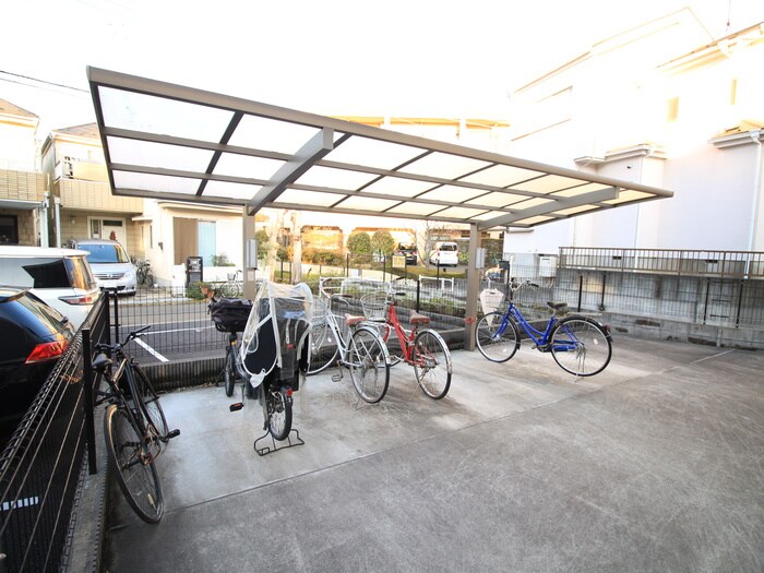物件外観写真3　(駐輪場)