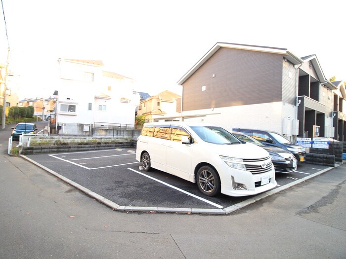 物件外観写真6　(駐車場)