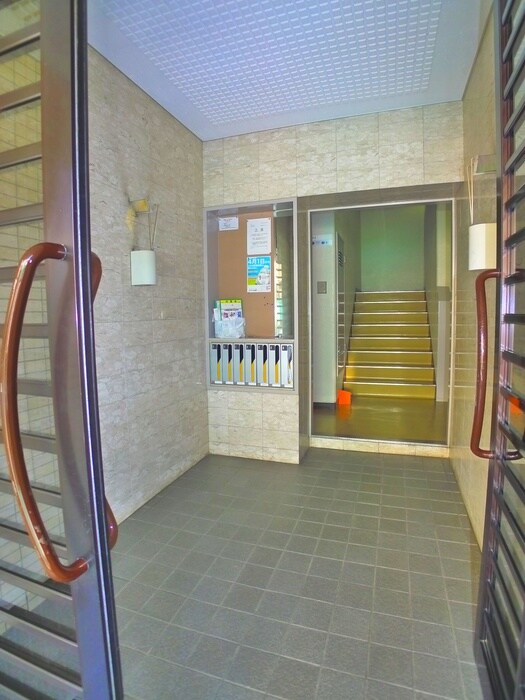 アゼリア２のエントランス部分