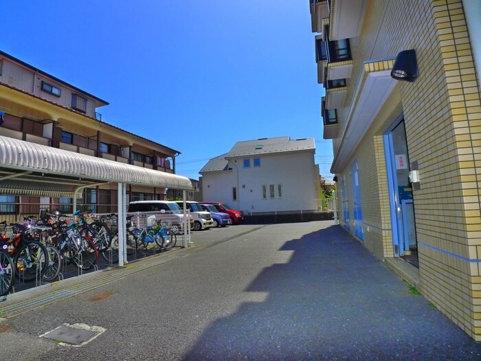 物件外観写真5　(駐車場)