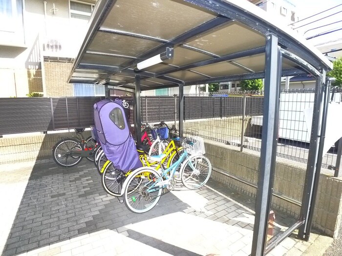 物件外観写真3　(駐輪場)