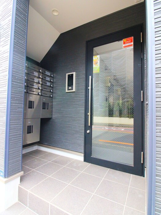 物件外観写真2　(エントランス部分)