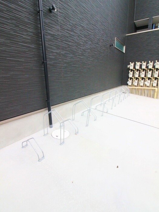 物件外観写真3　(駐輪場)