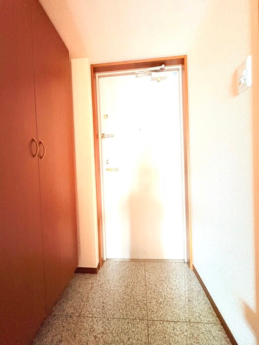 物件内観写真12　(玄関)