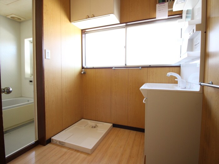 物件内観写真13　(洗濯機置場)