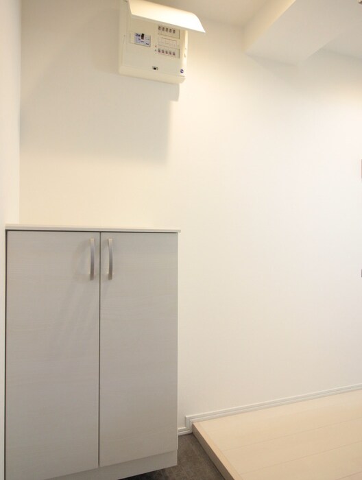 物件内観写真12　(玄関)