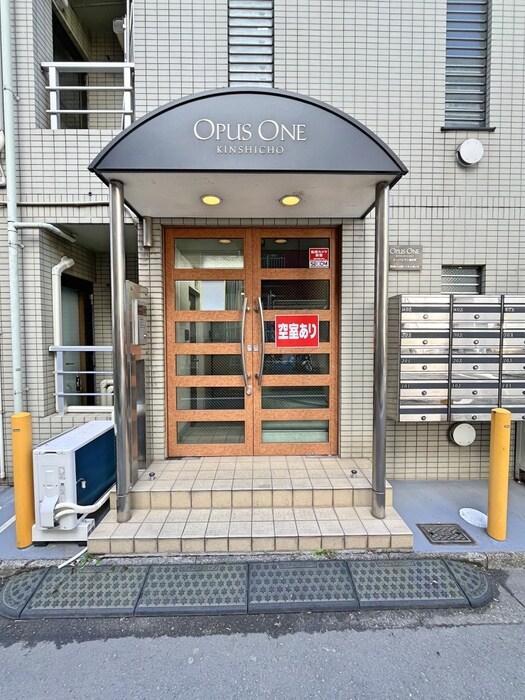 物件外観写真2　(エントランス部分)