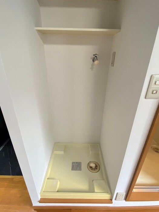 物件内観写真17　(洗濯機置場)