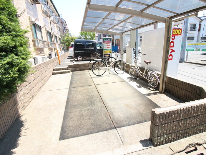物件外観写真4　(駐輪場)