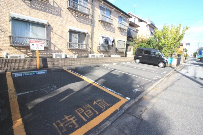 物件外観写真6　(駐車場)