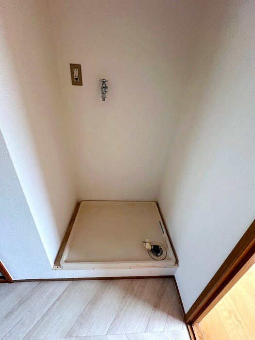 物件内観写真11　(洗濯機置場)