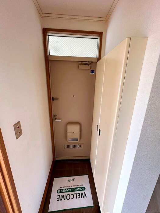 物件内観写真16　(玄関)