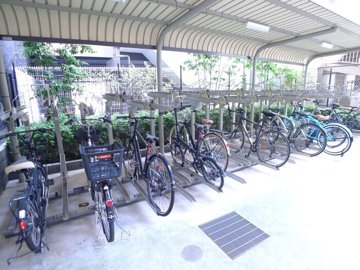 物件外観写真5　(駐輪場)