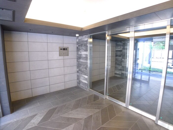 物件外観写真6　(エントランス部分)