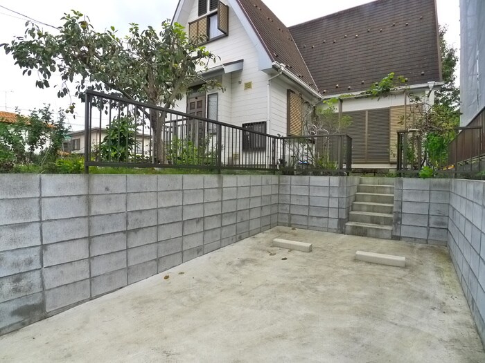 物件外観写真5　(駐車場)