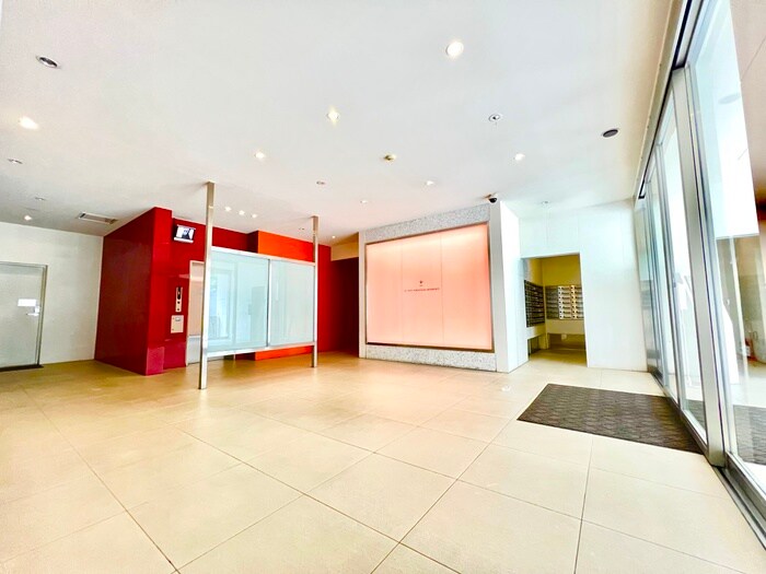 物件外観写真3　(エントランス部分)