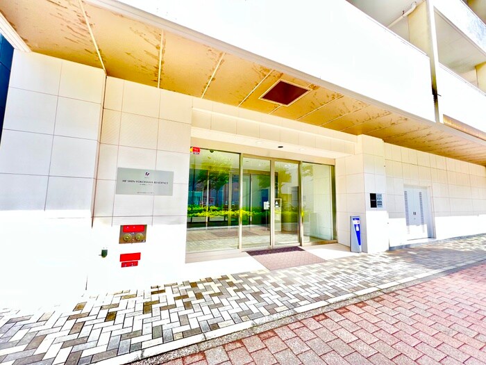 物件外観写真4　(エントランス部分)