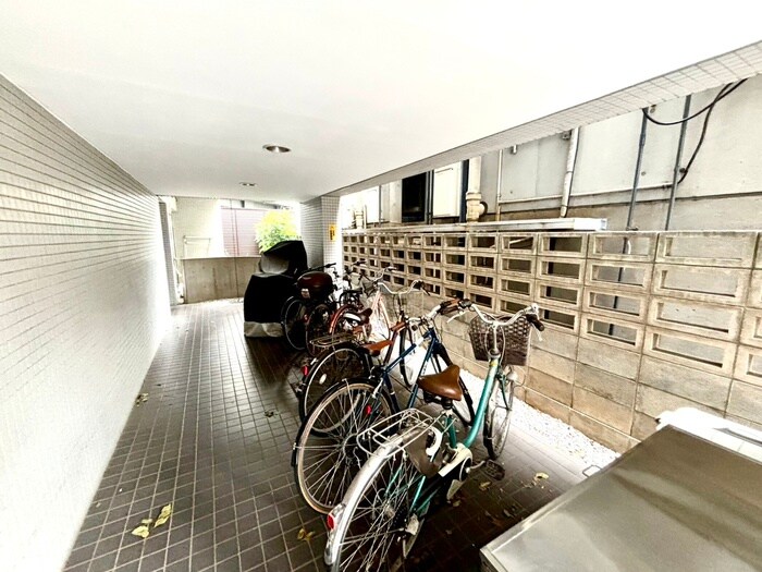 物件外観写真5　(駐輪場)
