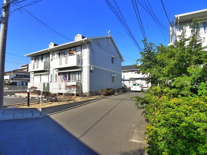 物件外観写真3　(エントランス部分)