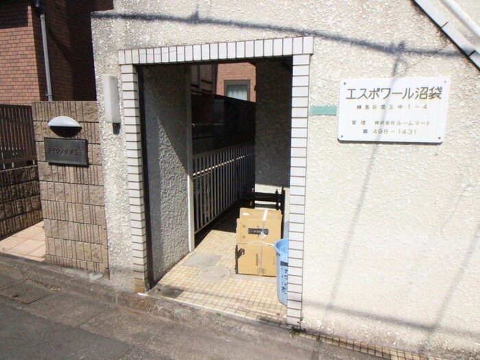 物件外観写真4　(エントランス部分)