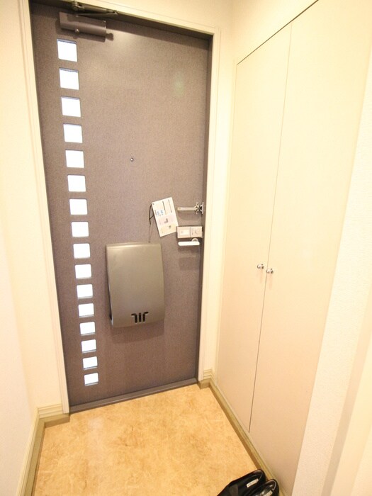 物件内観写真13　(玄関)