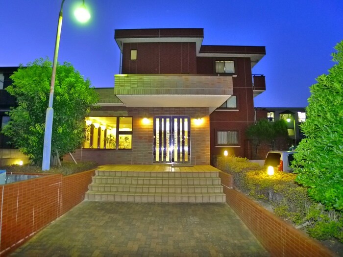 物件外観写真4　(エントランス部分)