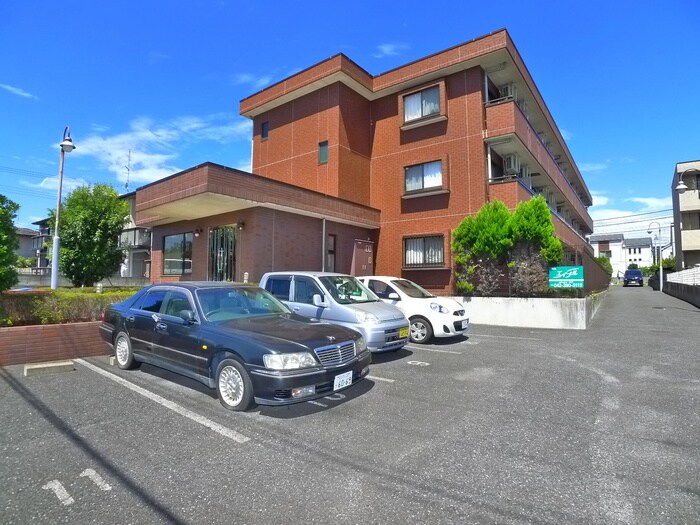 物件外観写真5　(駐車場)